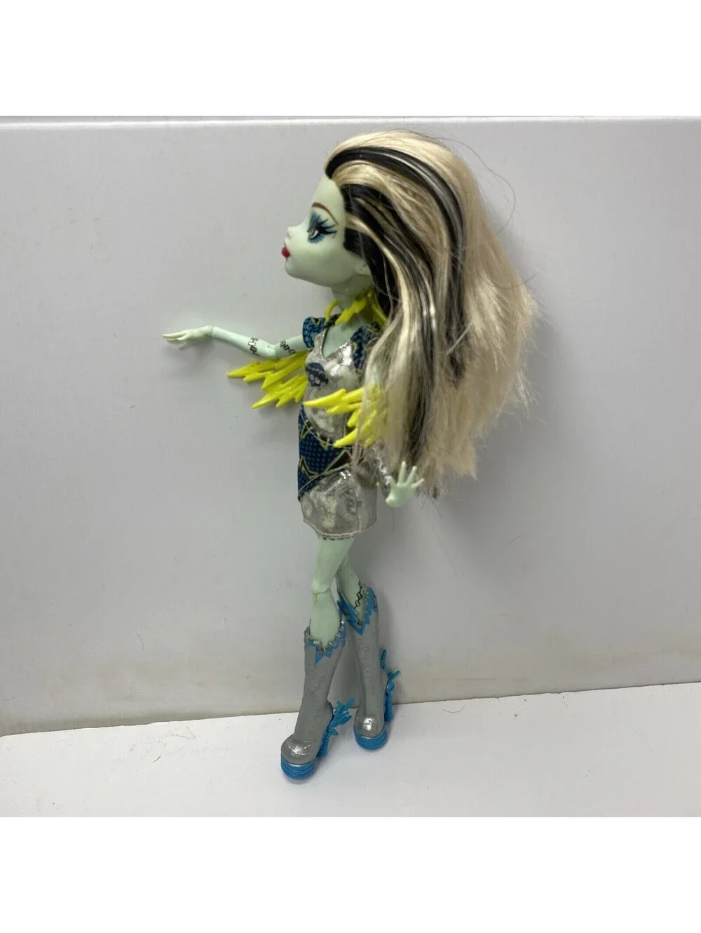 Mattel Monster High Doll Frankie Stein Power Ghouls Thor Voltageous 2013 Cape